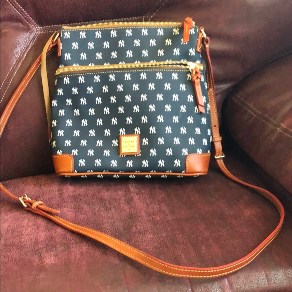 Dooney & Bourke Crossbody NY Yankees